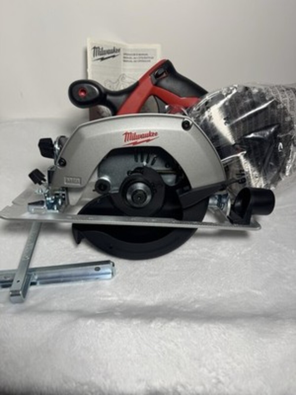 Milwaukee 2630-20 M18 18V 6-1/2” Circular Saw Tool Only w/ Blade & Accessories